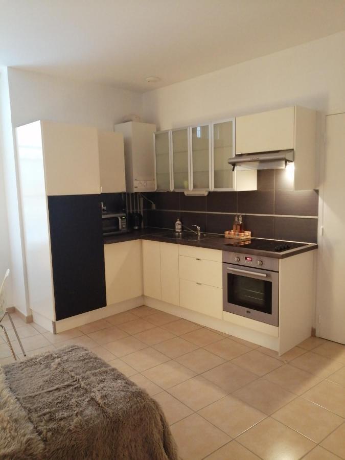 Studio Dans Vieux Magasin 1800 Apartment Sedan Bagian luar foto