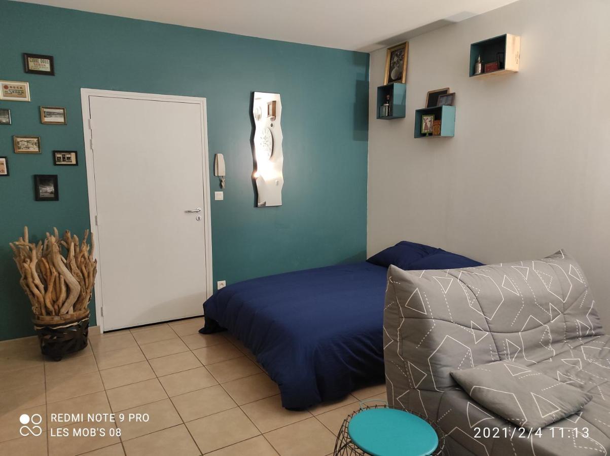 Studio Dans Vieux Magasin 1800 Apartment Sedan Bagian luar foto